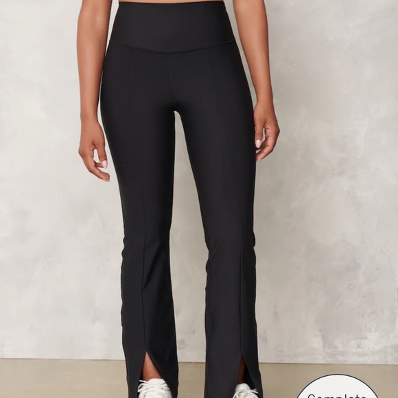 Abercrombie & Fitch Your Personal Best YPB Flare Leggings Pant Black Large Short - Picture 2 of 16